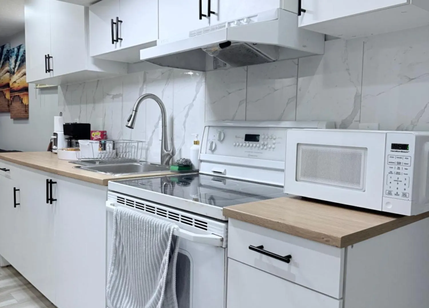 Spacious 2 Bedroom 3 Beds Lower Unit With Separate Entrance And Parking Space Near Downtown, Calgary Zoo, Costco And Many More 0*,